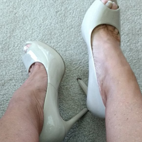 Guess Classic Nude Beige Pumps Peep Toe Platform Stiletto - Picture 7 of 7